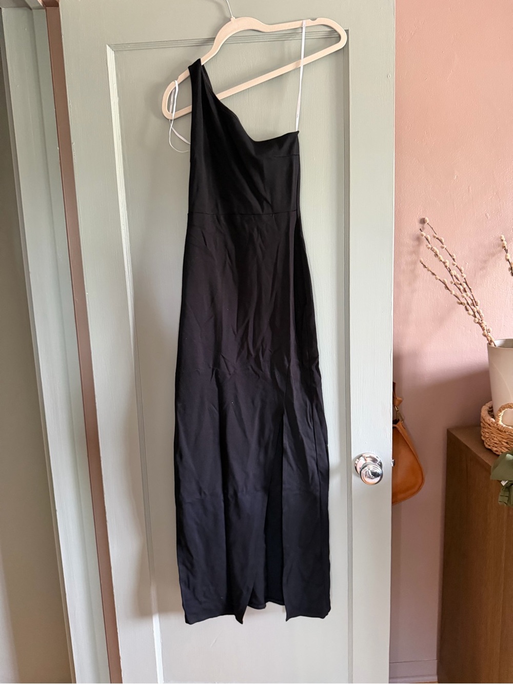 Lulu's Black One-Shoulder Maxi Dress